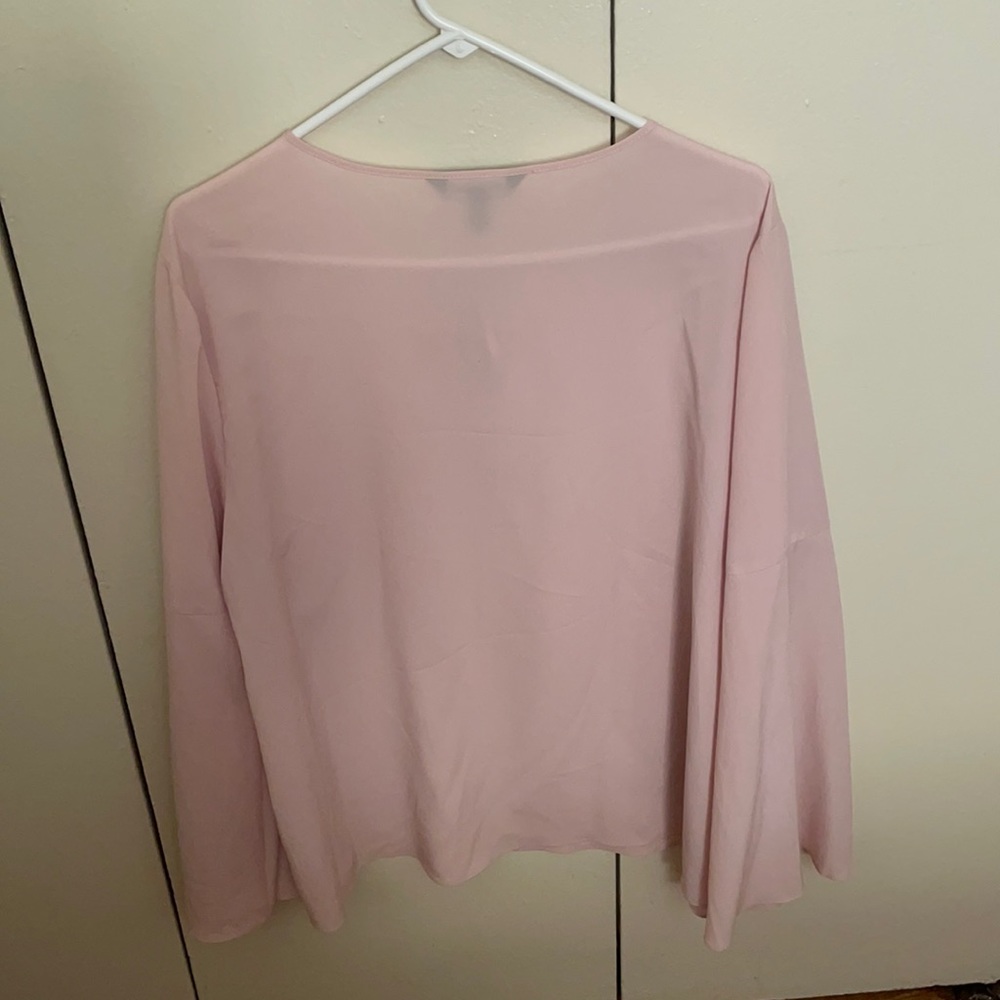 The blouse is a vintage petal color